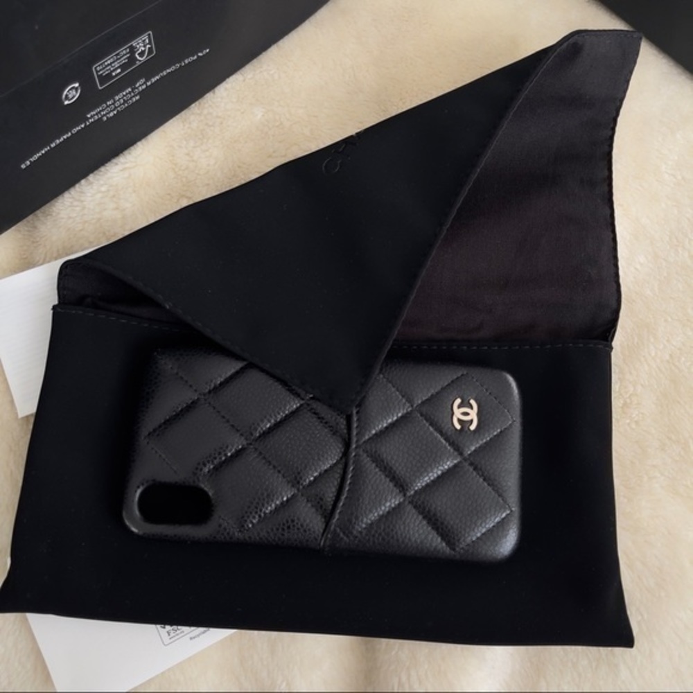 CHANEL Quilted Caviar Leather iPhone Case - Picture 7 of 9